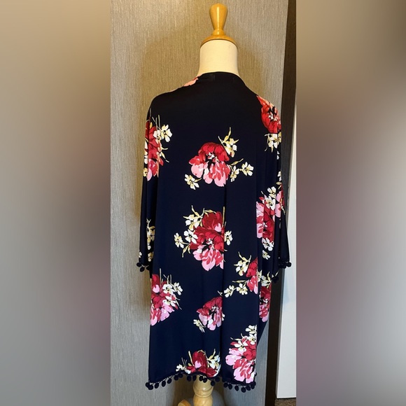 Southern Stitch Floral Kimono w/ Pom Pom Trim size 2X - 3X - Picture 3 of 10